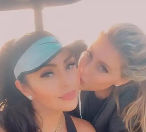  欣慰科比好兄弟频繁陪伴嫂子,妻子评价瓦妮莎你太美了