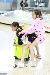 张伦硕钟丽缇热吻遭女儿直盯  张伦硕钟丽缇热吻遭女儿直盯