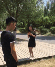  搞笑gif挑战无面无表情吃柠檬,差一点啊就差一点