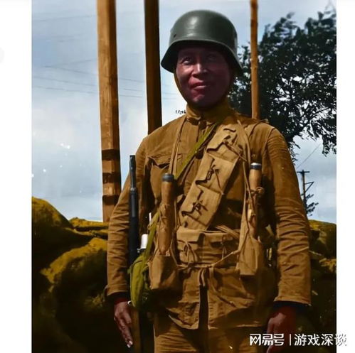  1937年,一位即将奔赴前线的中国士兵,只见表情刚毅目光如炬