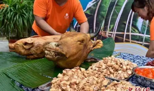  588斤大粽王来了馅料包进牛头与整头大香猪