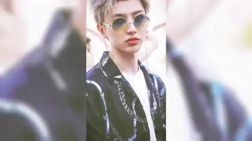  你的小可爱蔡徐坤呆萌上线,披金成王,伴坤远航