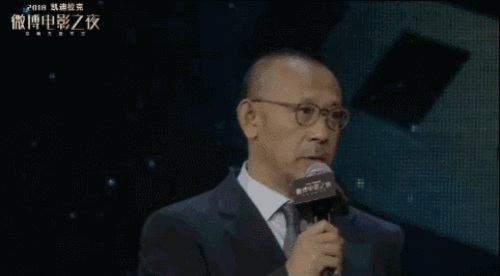  穿拖鞋走红毯和彭于晏抢戏上海电影节开幕到底发生了什么