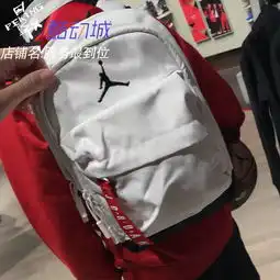  请问aj有没有这款包