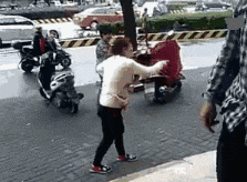  大妈街头吵架动图表情包合集