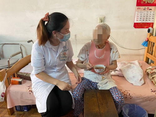  90后进入长护险护理团队,年纪比老人们的孙辈还小,能干得好吗