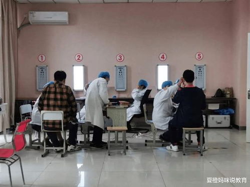  高考体检时的名场面,个别学生脱光光,还有的吓成表情包