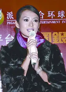  章子怡演绎现实版强颜欢笑与徐帆同坐有面子四