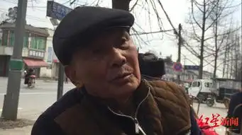  4位农民工捡近万元交警察拒老人2千元重谢一分也不能要