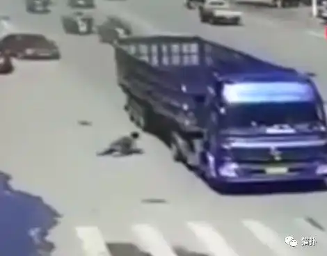 聚焦男子碰瓷失败被碾死,家属索赔巨款,交警一分不赔 聚焦男子碰瓷失败被碾死,家属索赔巨款,交警一分不赔