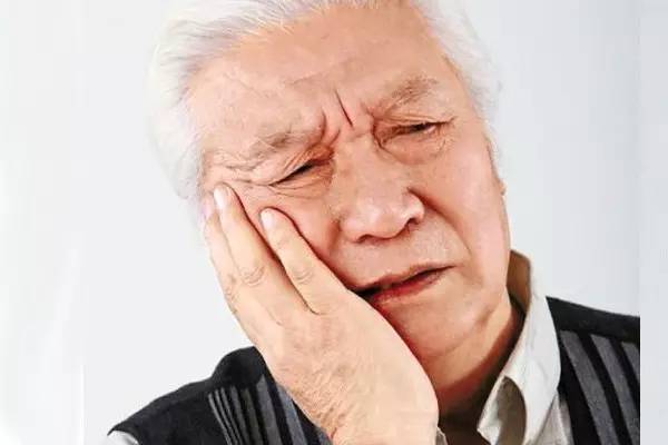  牙龈萎缩是为啥