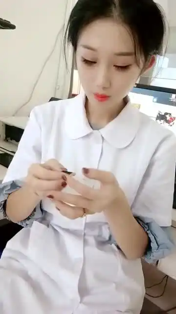 护士gif表情包伤心
