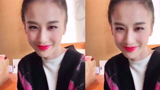  黄圣依模仿抖音表情包,太可爱了,姐姐真调皮
