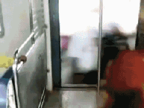  贾玲穿抹胸礼服秀香肩美腿腰肢纤细事业线好吸睛
