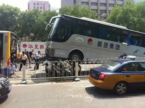 碾死我表情包警车