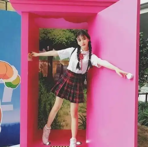  杨超越的资源为什么这么好