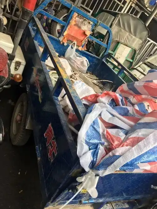 心痛外公见义勇为抓小偷,2岁小孙子却被偷车贼碾压致死 心痛外公见义勇为抓小偷,2岁小孙子却被偷车贼碾压致死