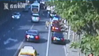 碾死我表情包公交车