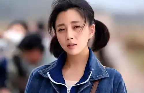 全程瞪眼,表情狰狞,李沁把村姑演出新花样 全程瞪眼,表情狰狞,李沁把村姑演出新花样