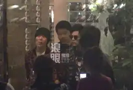  独家周杰伦携友吃火锅粉丝门外苦等