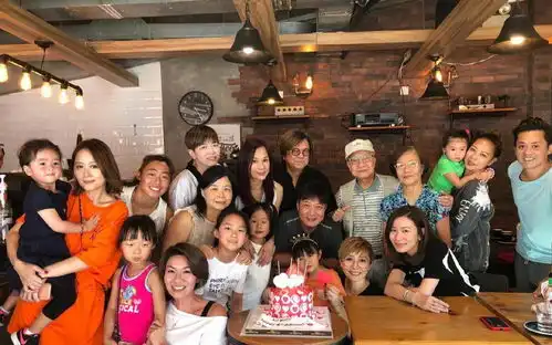 44岁佘诗曼晒照替干女儿庆生,与汤盈盈姐妹情深,却引爆感情话题 44岁佘诗曼晒照替干女儿庆生,与汤盈盈姐妹情深,却引爆感情话题