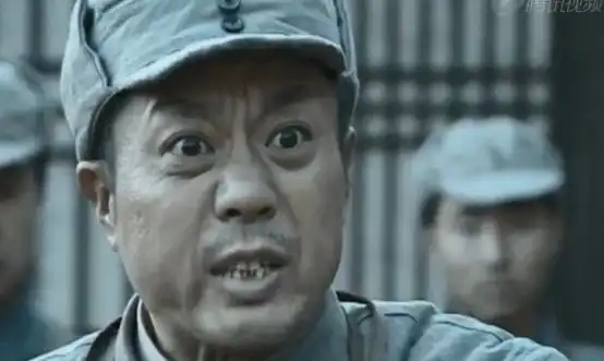  亮剑和尚死后2个李云龙的反应,一个悲愤结合,一个表情好出戏