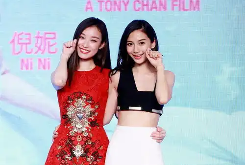  baby倪妮低胸婚纱抢捧花gif动图表情夸张搞笑