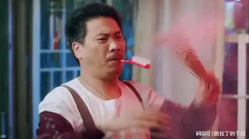  逃学威龙达叔收留周星星,给他做了一碗面,转眼自己就去饭店