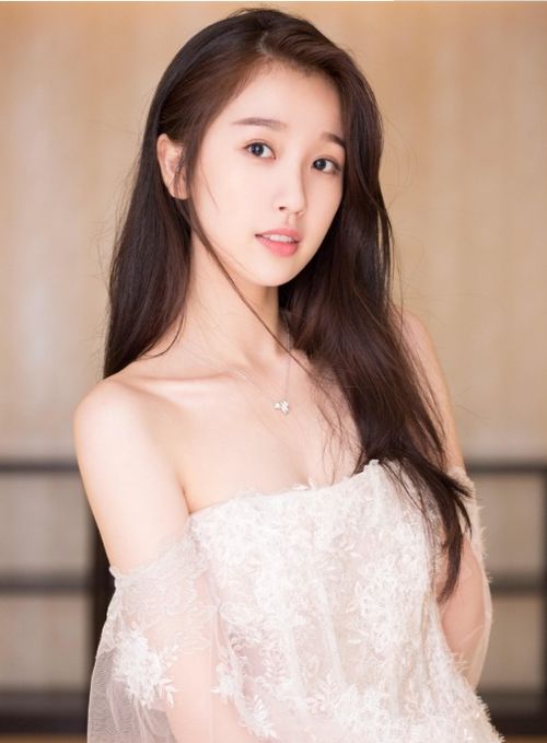  小女孩仿妆虞书欣,开始以为蹭热度,成品一出赵小棠分得清吗