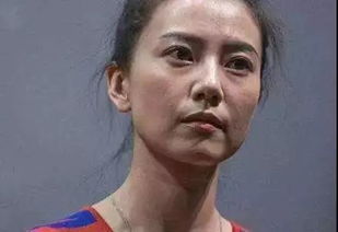  熬最晚的夜用最贵的面膜,杨幂采访中被记者骂到忙道歉