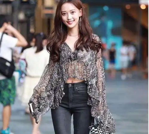  一直以为猪拱白菜,看了这个姑娘,我才知道也可以猪拱猪