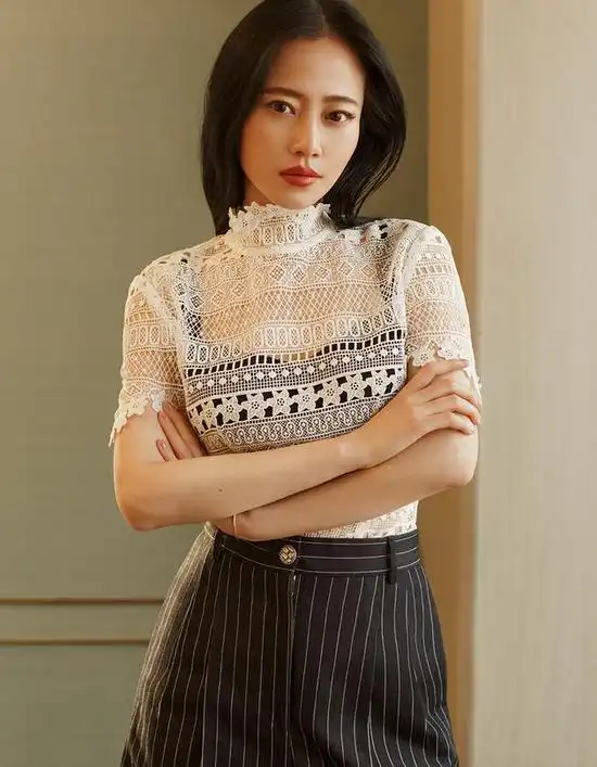  谭卓晒做头发表情包调侃娴妃佘诗曼回应办卡吗