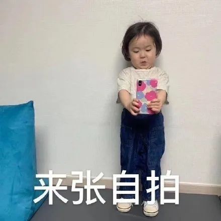  表情包萌娃小孩生活平淡烧火做饭