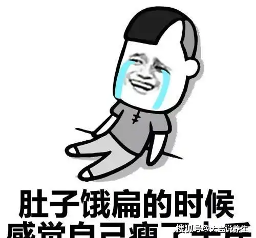  开心笑话小虫子在地上蠕动,小动物都不愿意和他玩
