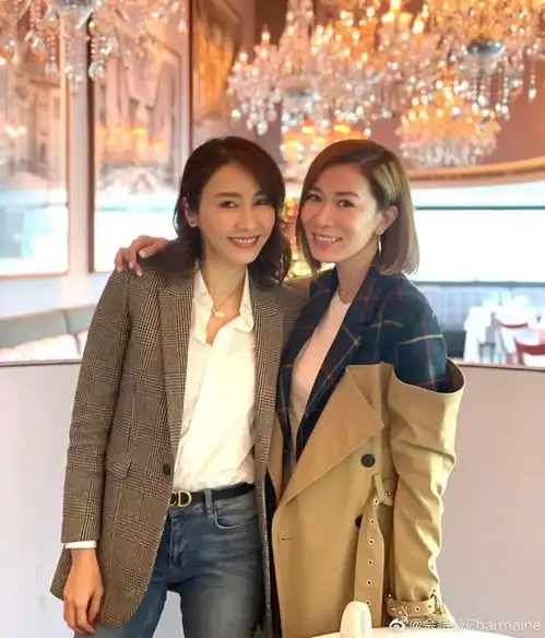 姐妹情深佘诗曼黎姿晒同张合照时隔多年再同框 姐妹情深佘诗曼黎姿晒同张合照时隔多年再同框