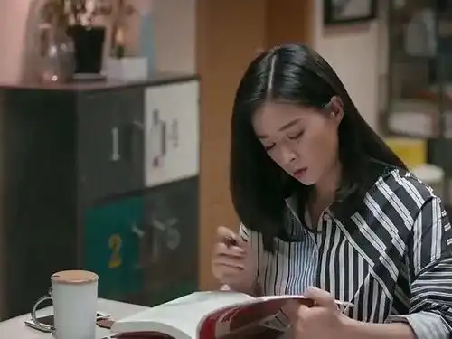  欢乐颂2曲妖精要和关关一起学习,结果看到面试书,表情都变了1