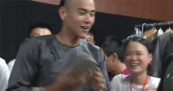  问世上哪个女人不想扑倒彭于晏没有,动图看一万遍都看不够