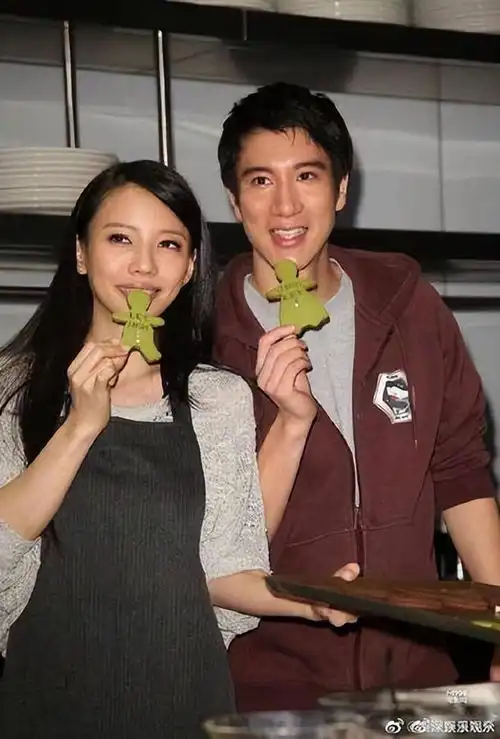  搞笑吃了王力宏与李靓蕾一年的瓜,今天才离婚,网友瓜不熟