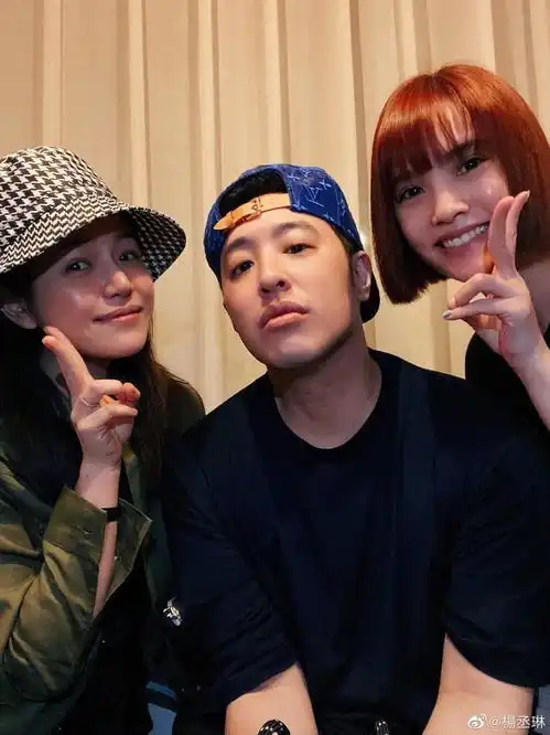 陈晓高调留言为陈妍希庆生,结婚多年似初恋,相约喝酒超甜蜜 陈晓高调留言为陈妍希庆生,结婚多年似初恋,相约喝酒超甜蜜