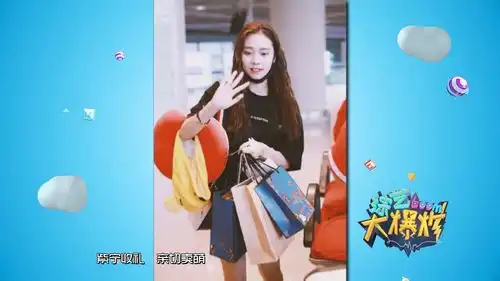  杨幂爸爸晒女儿幼时照片做表情包调侃还是小幂好看