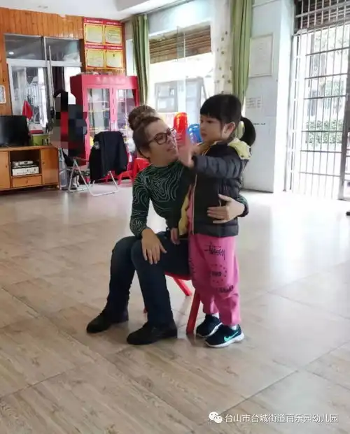 哈哈大笑表情包动态动作