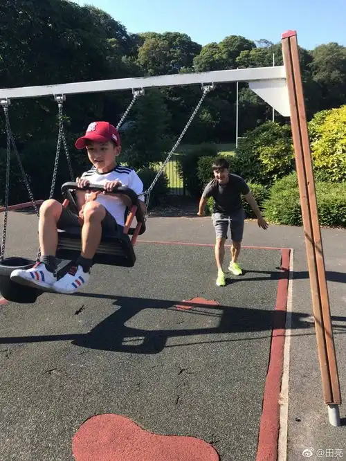  小亮仔荡秋千表情超多田亮感慨影帝