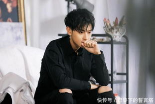  黄子韬独辟蹊径靠自黑式表情包走红,沉稳背后带着骨子里的倔强