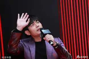  看呆保安周杰伦粉丝举桶装奶茶吸引偶像注意
