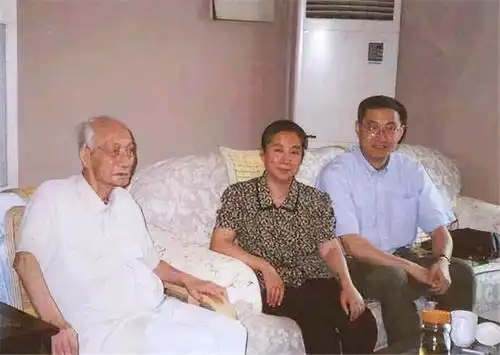  文强生命中的最后4个小时,在看守所转辗难眠,他都经历了什么