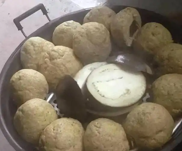 77年冬父亲摔伤母亲去上工,我太饿偷吃了窝头,队长路过装没看见 77年冬父亲摔伤母亲去上工,我太饿偷吃了窝头,队长路过装没看见