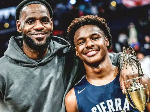  nba早报詹皇最后一季父子同队,格林享受克城嘘声,杜兰特用威少表情包