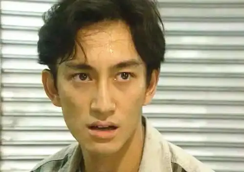  吴启华女儿近照曝光,皮肤白皙五官精致,年仅11岁已是小美人